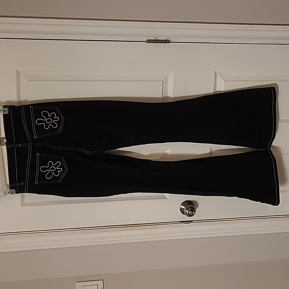 Like new flare jeans with flower pockets